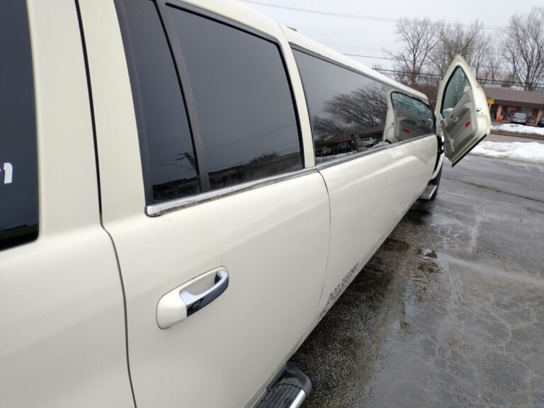 Limo with scissor doors
